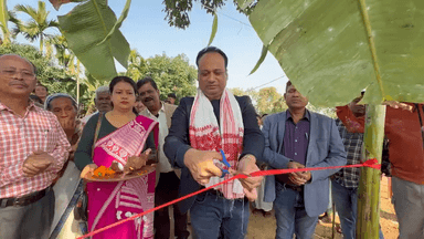 পলাশবাৰী: পলাশবাৰী বিধানসভা সমষ্টিৰ কমাৰগাঁও ৰাভাপাৰাত নিৰ্মাণ হ'বলগীয়া এটি পথৰ কামৰ শুভাৰম্ভ কৰে বিধায়ক হেমাংগ ঠাকুৰীয়াই