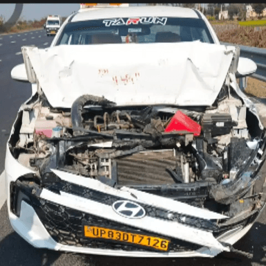 लक्ष्मणगढ़: बड़ौदा मेंव थाना क्षेत्र के दिल्ली-मुंबई एक्सप्रेसवे पर बालाजी जा रहे कार चालक को नींद की झपकी आने से कार ट्रक से टकराई