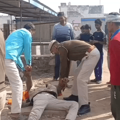 लक्ष्मणगढ़: कठूमर थाना अंतर्गत एक पुलिस चौकी पर तैनात सिपाही का शराब के नशे में सड़क पर पड़े होने का वीडियो हुआ वायरल