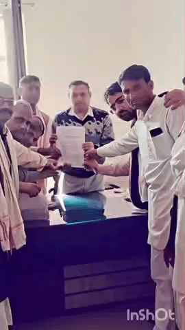 बयाना: बयाना में एसआईआर में गड़बड़ी को लेकर कांग्रेस कार्यकर्ताओं ने किया प्रदर्शन