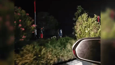 பரமக்குடி: மருச்சுகட்டி அருகே ஆம்னி பேருந்து திடீரென தீப்பிடித்து எரிந்ததால் பரபரப்பு