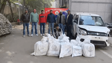 पंजाबी बाग: द्वारका जिले की जेल बेल सेल ने नांगलोई इंडस्ट्रियल एरिया में जाल बिछाकर भारी मात्रा में शराब के साथ शराब तस्कर को पकड़ा