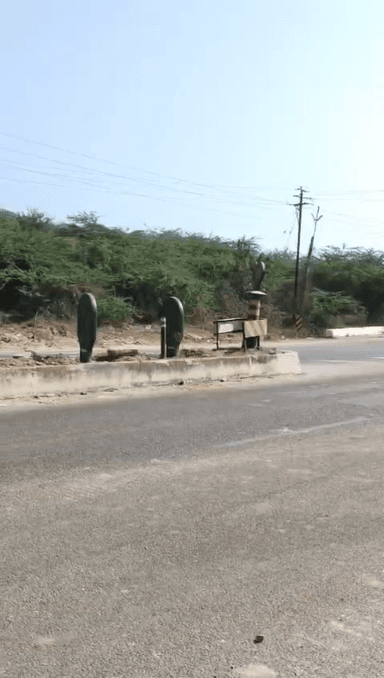 ખેડબ્રહ્મા: હાઈવે પરના ધામડી પાટિયા પાસે રિફ્લેક્ટર કારણે ઈલેક્ટ્રીક સ્કૂટર કારની અડફેટે, સ્કૂટરચાલકને હાથમાં ઈજા