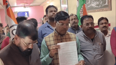 দুবরাজপুর: এসআইআর ইস্যুতে জনহয়রানির অভিযোগ, পাঁচ দফা দাবিতে দুবরাজপুরে BDO দপ্তরে তৃণমূলের স্মারকলিপি