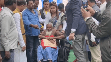 দুবরাজপুর: সাংসদ শতাব্দী রায়ের উদ্যোগে দুবরাজপুরে বিশেষ চাহিদা সম্পন্নদের হাতে সহায়তার স্পর্শ, উপকৃত প্রায় ৬০ জন