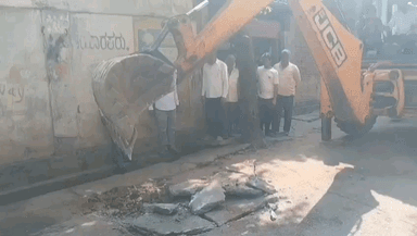 ಕೊಳ್ಳೇಗಾಲ: ಅಮ್ಮಹದ್ ಪುರ ಸ್ಟ್ರೀಟ್ನಲ್ಲಿ ಸಿಸಿ ರಸ್ತೆ–ಚರಂಡಿ ಕಾಮಗಾರಿಗೆ ಚಾಲನೆ; ಮುಸ್ಲೀಂ ಸಮುಧಾಯದಿಂದ ವಿಶೇಶ ಪ್ರಾರ್ಥನೆ