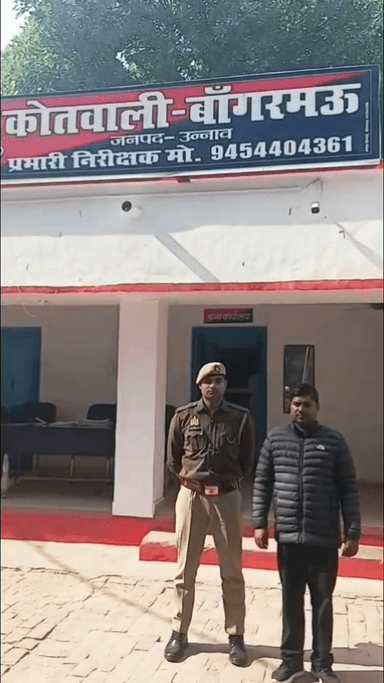 बांगरमऊ: बांगरमऊ पुलिस की बड़ी कार्रवाई, कोडिन सिरप विक्रेता को पकड़ा, फर्जी दस्तावेजों से 12 हजार बोतलें बेचीं
