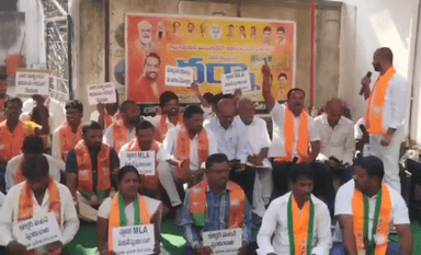 అల్లాదుర్గం: రామాయంపేట మున్సిపల్ కార్యాలయం ముందు బిజెపి పార్టీ ధర్నా