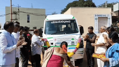 ದೊಡ್ಡಬಳ್ಳಾಪುರ: ಮಾನಸಿಕ ಖಿನ್ನತೆ ರೋಗಿಗಳಾಗಿ 'ಮಾನಸಧಾರೆ' ವಾಹನ. ನೀಡಿದ ಎಸ್ಕಾನ್ ಕಂಪನಿ ಪಟ್ಟಣದ ಲಯನ್ಸ್ ಕ್ಲಬ್ ಆವರಣದಲ್ಲಿ ವಿತರಣೆ