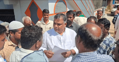 ಶಿಗ್ಗಾಂವ: ಪಟ್ಟಣದಲ್ಲಿ ಸಾರ್ವಜನಿಕರಿಂದ ಅಹವಾಲು ಸ್ವೀಕರಿಸಿದ ಶಾಸಕ ಯಾಸೀರ್ ಖಾನ್ ಪಠಾಣ್; ಸಮಸ್ಯೆ ಬಗೆಹರಿಸುವ ಭರವಸೆ