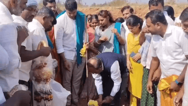 ಪಾಂಡವಪುರ: ಕನಗನಹಳ್ಳಿ ಗ್ರಾಮದಲ್ಲಿ ಸೋಲಾರ್ ಪ್ಲಾಂಟ್ ಗೆ ಗುದ್ದಲಿಪೂಜೆ ನೆರವೇರಿಸಿದ ಶಾಸಕ ದರ್ಶನ್ ಪುಟ್ಟಣ್ಣಯ್ಯ