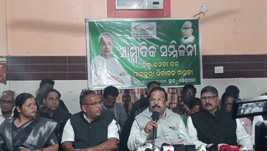 କେନ୍ଦ୍ରାପଡା: କେନ୍ଦ୍ରାପଡ଼ାରେ ବିଧାୟକ ଅରବିନ୍ଦ ମହାପାତ୍ରଙ୍କ ବିରୋଧରେ ପ୍ରେସକନଫରେନ୍ସ କଲେ ବିଜେଡି ନେତା ଦେବାଶିଷ ଆଚାର୍ଯ୍ୟ,ପ୍ରଶ୍ନଵାଣରେ ଅପଦସ୍ତ ହେଲେ