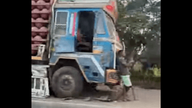 સોનગઢ: સોનાગઢ વ્યારા હાઈવે પર 2 ટ્રક વચ્ચે અથડામણ