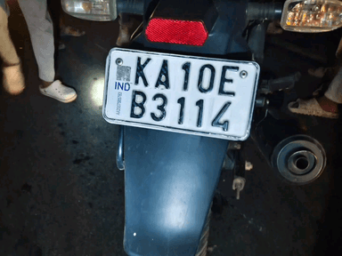 ಕೊಳ್ಳೇಗಾಲ: ಹನೂರು-ಕೊಳ್ಳೇಗಾಲ ರಸ್ತೆಯಲ್ಲಿ ಬೈಕ್ ಅಪಘಾತ – ಸವಾರ ಗಂಭೀರ ಗಾಯ