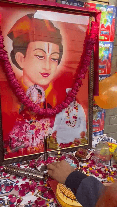 आज Satguru बावा लाल दयाल जी के पावन जन्म दिवस के शुभ अवसर पर लंगर सेवा का भव्य आयोजन किया गया। यह आयोजन पार्षद विराट देवगन काउन्सलर के नेतृत्व में सेवा, समर्पण और सामाजिक एकता की भावना के साथ संपन्न हुआ।