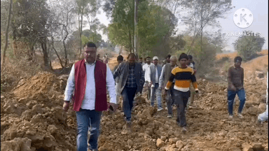 बरकट्ठा: बुचई में ग्रामीणों ने श्रमदान कर श्मशानघाट के लिए बनाया मार्ग