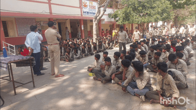 పూతలపట్టు: విద్యార్థులకు మత్తు పదార్థాల ద్వారా అనర్ధాలపై అవగాహన కల్పించిన బంగారు పాల్యం సీఐ కత్తి శ్రీనివాసులు