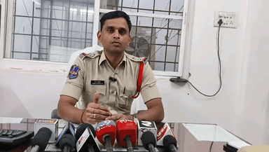 నారాయణ్ఖేడ్: ప్రజలు రోడ్డు భద్రత నియమాలను పాటించాలి: నారాయణఖేడ్ ఎస్సై శ్రీశైలం