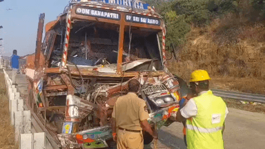 పలమనేరు: మొగలి ఘాట్ రోడ్ లో రోడ్డు ప్రమాదం ఇద్దరికీ గాయాలు