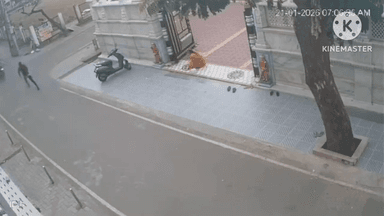 ಹುಬ್ಬಳ್ಳಿ ನಗರ: ನಗರದಲ್ಲಿ ಮಹಿಳೆಯ ಕೊರಳಲ್ಲಿದ್ದ ಚಿನ್ನದ ಸರ ಎಗರಿಸಿದ ಕಳ್ಳರು; ಸಿಸಿ ಕ್ಯಾಮರಾದಲ್ಲಿ ದೃಶ್ಯ ಸೆರೆ