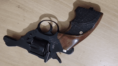 जयपुर: सीएसटी पुलिस आयुक्तालय जयपुर ने विभिन्न थानों में कार्रवाई कर 3 अवैध हथियार, 4 जिंदा कारतूस और 4 आरोपी गिरफ्तार किए