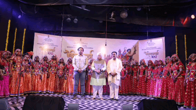 बार्शीटाकळी: प्रमिलाताई ओकभागृहात बंजारा नृत्याने रंगला वैशिष्ट्यपूर्ण कला महोत्सवाचा शुभारंभ