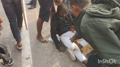 मधेपुरा: रेसना पुल के पास सड़क हादसे में सरजीत कुमार जख्मी, स्थानीय लोगों ने अस्पताल में कराया भर्ती