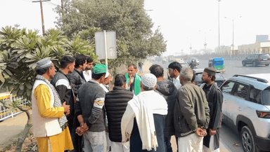 @नोएडा से @मेरठ जाते समय, @गाजियाबाद में @भारतीय_किसान_संगठन कार्यकर्ताओं से संगठनात्मक चर्चा।
While going from #Noida to #Meerut, organizational discussion with #Bharatiya_Kisan_Sangathan workers in #Ghaz