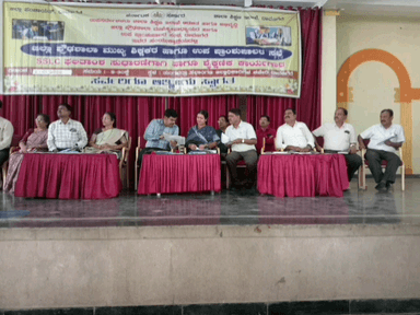 ದಾವಣಗೆರೆ: ಎಸ್ಸೆಸ್ಸೆಲ್ಸಿ ಫಲಿತಾಂಶ ಈ ಬಾರಿ 5ನೇ ಸ್ಥಾನದಲ್ಲಿರಲಿ: ನಗರದಲ್ಲಿ ಸಂಸದೆ ಡಾ.ಪ್ರಭಾ ಮಲ್ಲಿಕಾರ್ಜುನ್ ಸೂಚನೆ