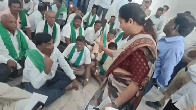 ಕೊಳ್ಳೇಗಾಲ: ಕೊಳ್ಳೇಗಾಲದಲ್ಲಿ ಚೆಸ್ಕಾಂ ಕಚೇರಿ ಅಧಿಕಾರಿಗಳು ರೈತರು ಮಾತಿನ ಚಖಮಖಿ