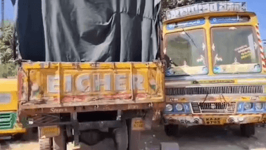 ಮದ್ದೂರು: ಪಟ್ಟಣದಲ್ಲಿ ಅಕ್ರಮ ಪಡಿತರ ಧಾನ್ಯ ಸಾಗಾಣೆ ಮಾಡ್ತಿದ್ದ ಕ್ಯಾಂಟರ್ ವಶ