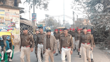 डेहरी: रोहतास में पुलिस ने सुरक्षित माहौल में त्योहार मनाने की अपील के तहत किया फ्लैग मार्च