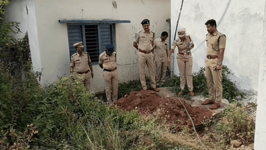 రేగొండ: కొత్తపల్లిగోరి పోలీస్ స్టేషన్ను ఆకస్మికంగా తనిఖీ చేసిన ఎస్పీ సిరిశెట్టి సంకీర్త్