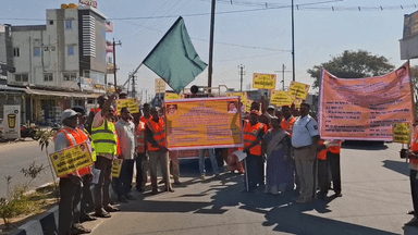 பென்னாகரம்: தேசிய சாலை பாதுகாப்பு மாதத்தை முன்னிட்டு பென்னாகரம் நெடுஞ்சாலை துறை சார்பில் சாலை பாதுகாப்பு விழிப்புணர்வு பேரணி நடத்தப்பட்டது.