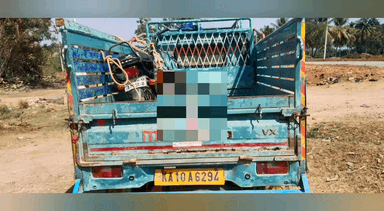 ಗುಂಡ್ಲುಪೇಟೆ: ಗುಂಡ್ಲುಪೇಟೆಯ ಹಂಗಳ ಗ್ರಾಮದ ಸಮೀಪ ಗೂಡ್ಸ್ ವಾಹನ ಹಾಗೂ ಬೈಕ್ ಅಪಘಾತ ವೃದ್ಧನೋರ್ವನಿಗೆ ಪೆಟ್ಟು