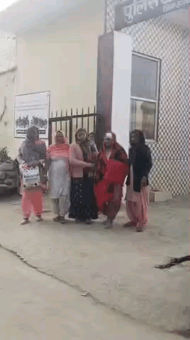 गोविंदगढ़: सहजपुर में नाली सफाई विवाद ने लिया हिंसक रूप, महिलाओं पर हुआ हमला; बुजुर्ग महिला गंभीर रूप से घायल