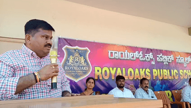 ಮದ್ದೂರು: ಭಾರತೀನಗರದ ರಾಯಲ್ ಓಕ್ಸ್ ಪಬ್ಲಿಕ್ ಸ್ಕೂಲ್ ನಲ್ಲಿ ಕ್ರೀಡಾ ದಿನಾಚರಣೆ,ಕ್ರೀಡಾ ಜ್ಯೋತಿ ಸ್ವೀಕರಿಸಿದ ಗಣ್ಯರು