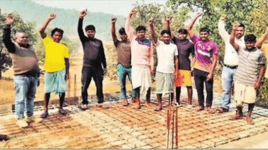 डुमरिया: धोलाबेड़ा पंचायत के कारिदा गांव में धूमकुड़िया भवन निर्माण में अनियमितता का आरोप, ग्रामीणों का विरोध