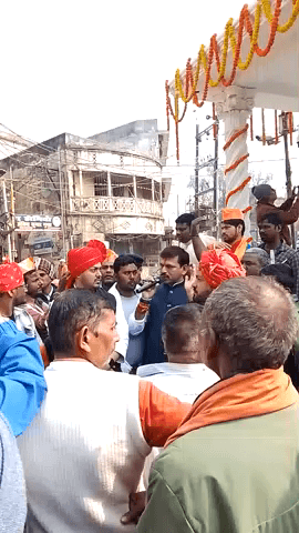 dalmia nagar maidan me jo track hai usame khali krane ki mang hai