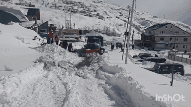 मनाली: 70 आरसीसी BRO द्वारा सड़क बहाली कार्य शुरू, BRO की टीमें आधुनिक मशीनों का इस्तेमाल कर रही हैं