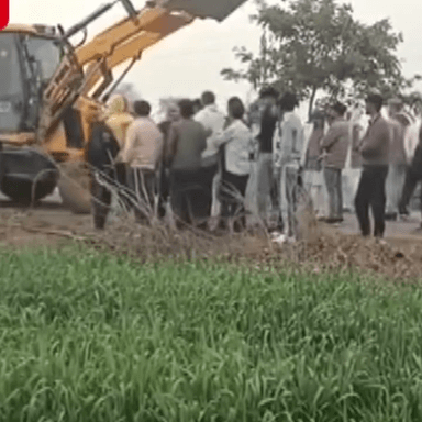 लक्ष्मणगढ़: बेरका के पास वंदना पब्लिक स्कूल की बस पलटी, पांच बच्चे हुए घायल