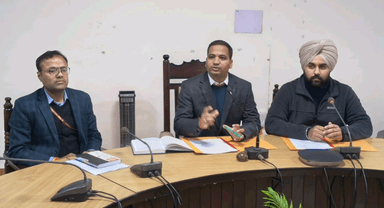 नमहोल: भानुपल्ली-बिलासपुर-बैरी रेल परियोजना के निर्माण कार्य की प्रगति एवं मुद्दों की समीक्षा के लिए उपायुक्त ने की बैठक