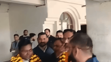 मऊ: 🔥 इतिहास रचा गया! जनपद न्यायालय मऊ में फिर गूंजा राकेश श्रीवास्तव का नाम 🔥
#mau #ghosi @maunews
@ghosilive