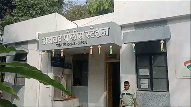 चोपडा: वरगव्हाण या गावातून २० वर्षीय विवाहिता १ वर्षीय बालिकेला सोबत घेऊन झाली बेपत्ता, अडावद पोलीस ठाण्यात हरवल्याची तक्रार.