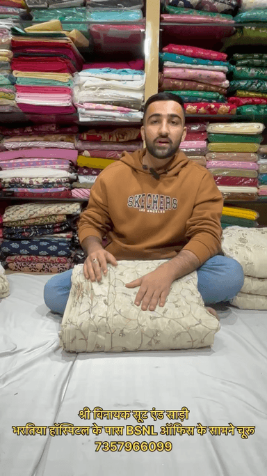 लहंगा फैब्रिक ऑल ओवर बहुत कम रेट में ………
#lehenga #fabric #viral #trend