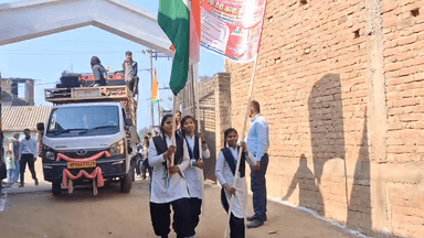 नौतनवा: श्रीमती उषा देवी स्कूल सेखुआनी में बच्चों ने प्रभात फेरी निकाल कर गणतंत्र दिवस को बहुत धूमधाम से मनाया गया |