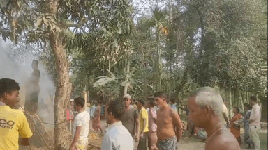 সীতাই: সিতাই সাটিমারী গ্রামে এক ব্যক্তির খড়ের গাদায় আগুন লাগার ঘটনায় চাঞ্চল্য