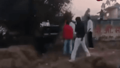 बानसूर: बानसूर के माजरा अहीर बस स्टैंड पर दो अज्ञात पक्षों के बीच मारपीट, सोशल मीडिया पर वायरल हो रहा वीडियो