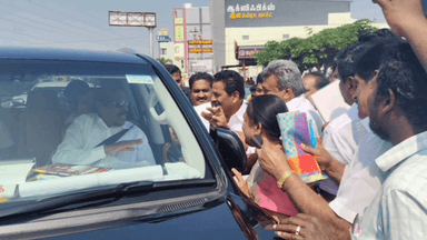 அரூர்: நான்கு ரோடு பகுதியில் பொதுப்பணித்துறை அமைச்சர் எவ.வேலுக்கு உற்சாக வரவேற்ப்பளித்த திமுகவினர்