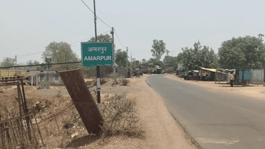 मानपुर: ग्राम अमरपुर के सराफा व्यापारी से लाखों की ज्वेलरी लूटने वाले बदमाश अभी भी फरार, पीड़ित ने एसपी से की मुलाकात